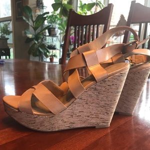 me Too 9 1/2 leather heeled sandals-like new